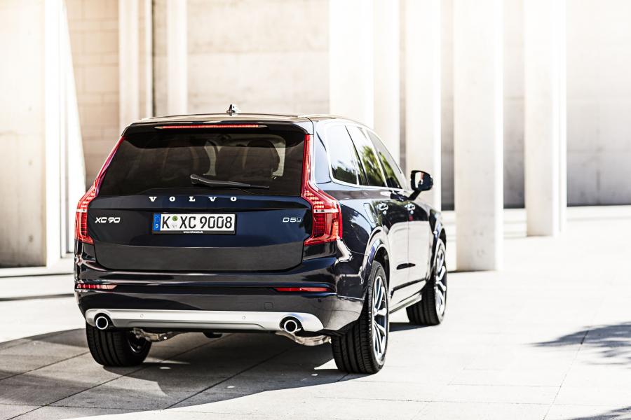  Volvo XC90 D5 Momentum 2015 года  (фото 18 из 26)